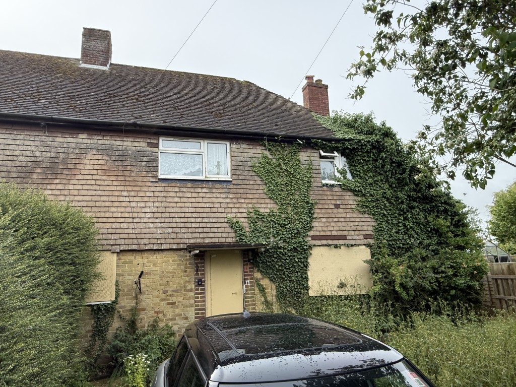 Lot: 132 - RURAL SEMI-DETACHED HOUSE IN NEED OF COMPLETE REFURBISHMENT - Semi in need of complete refurbishment
